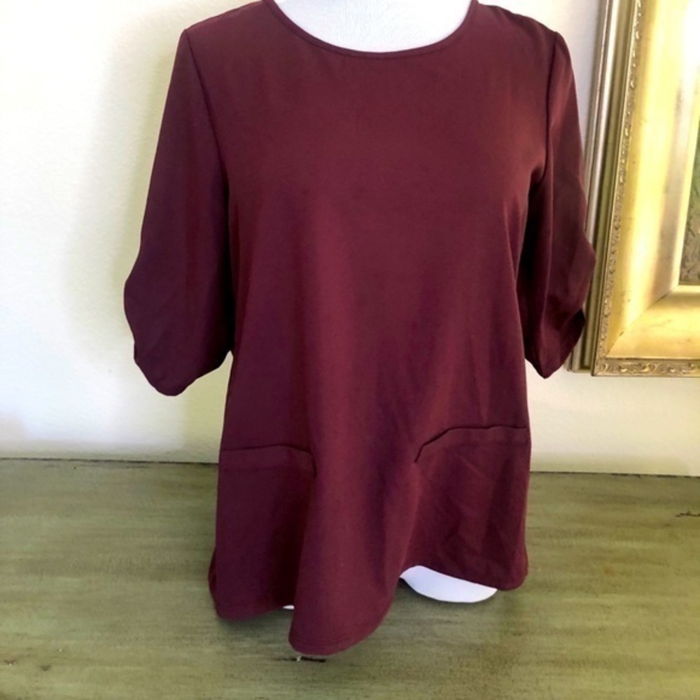 Sami & Jo top size Small burgandy top with pockets